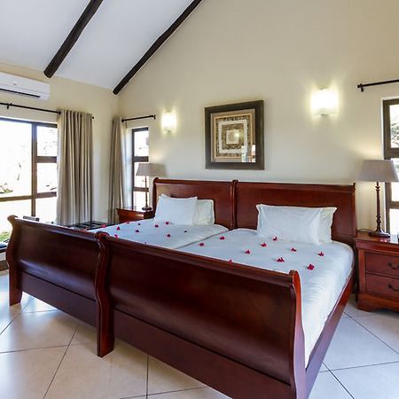 Zulu Nyala Game Lodge ฮลูฮลูเว ภายนอก รูปภาพ